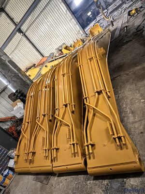 Defeng Customized Excavator Long Boom for  320 320C 320D 321C 322 322CL Long Reach Arm Q355B with hammer pipes