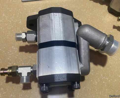 OE Compatible 300 Bar Pressure Hydraulic Gear Pump Pre Shipment Tested for  M318 M320 Excavators