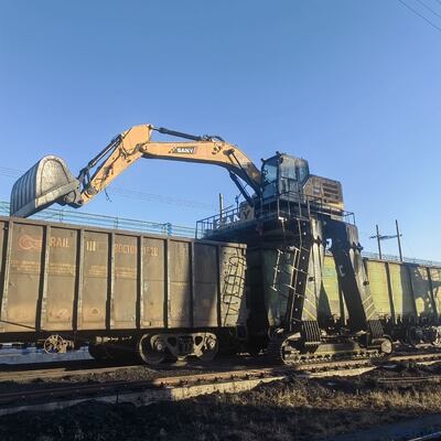 Excavator Extended Legs For 20 Ton Excavator Work  On Both Shallow Water And Deep Water Straddle Carrier For Material Unloading 