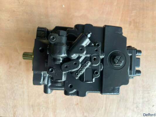 Excavator PC30MR-2 Hydraulic Pump Main Pump Excavator 708-1S-00252 Spare Parts

