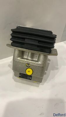 The Front And Rear Push Rod Assembly Foot Valve Of Excavator SK210LC Foot Pedal Assy
